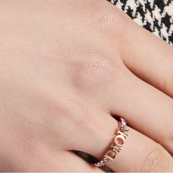 Beautiful ring. - Picture 1 of 3